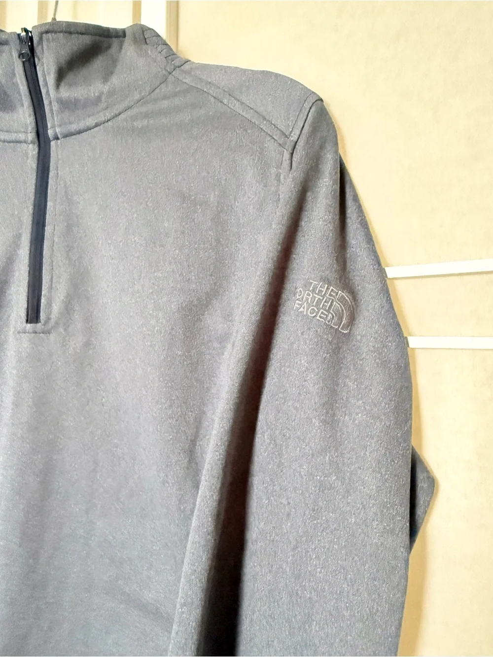 The North Face Men's Heathered Gray Half-Zip Pullover